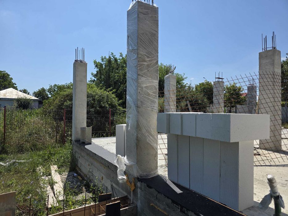 Casa in constructie cu teren arabil