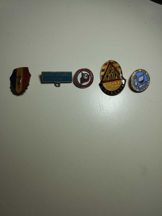 Diverse ceasuri, insigne