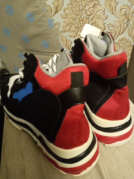 Детская обувь крассовки высокие 37р