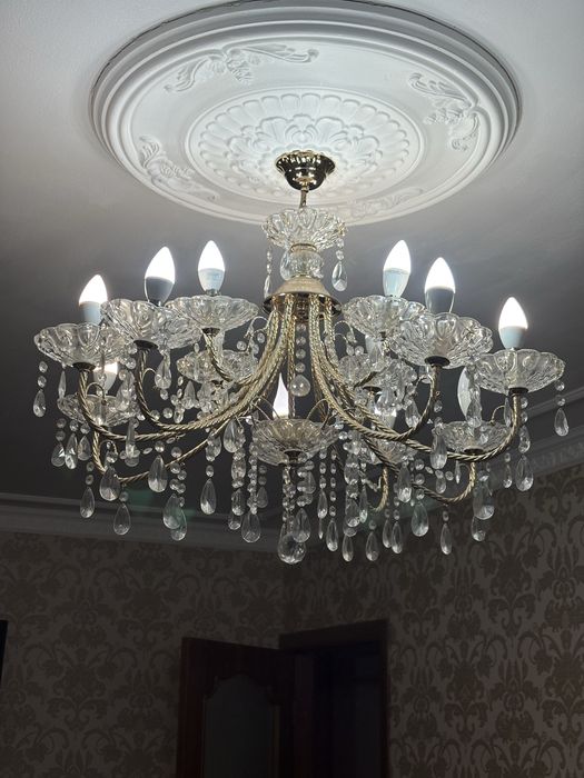 Люстра гостевая 12 лампочек