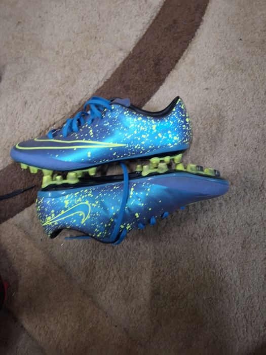 Бутони за футбол