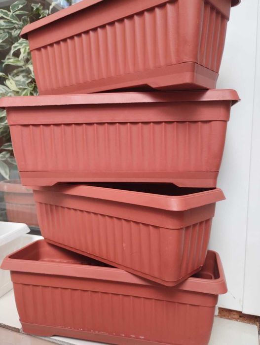 6 броя Малки саксии за перваз