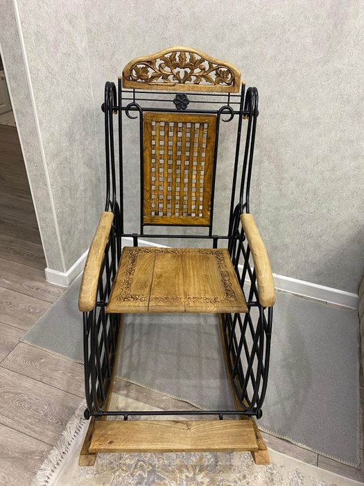 Кресло-качалка в восточном стиле