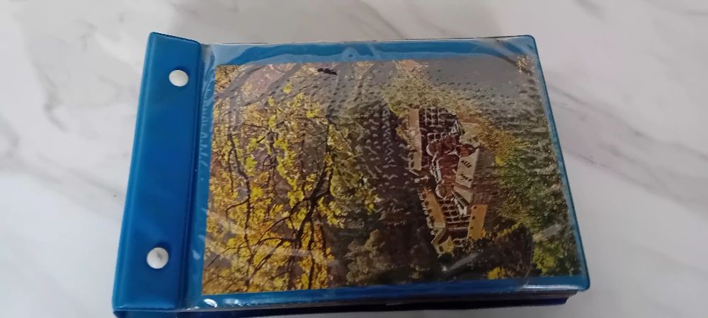 Класиор с пощенски марки.