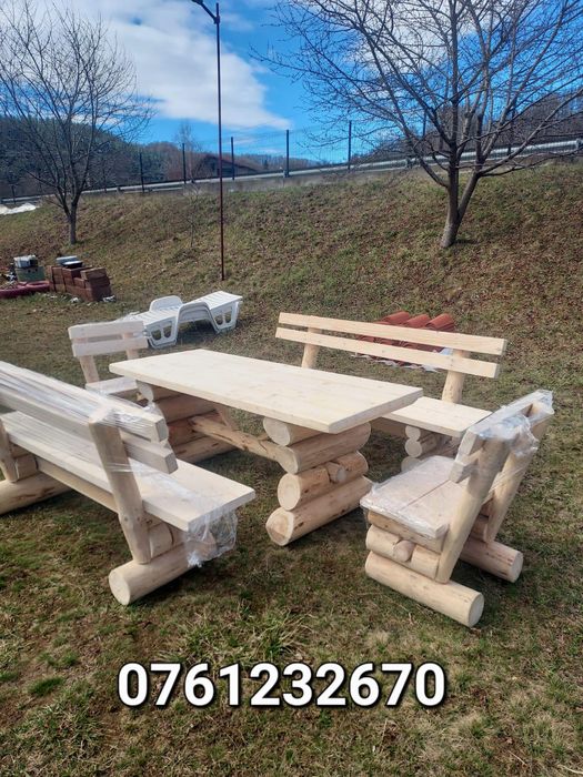 Mobilier rustic din lemn masiv