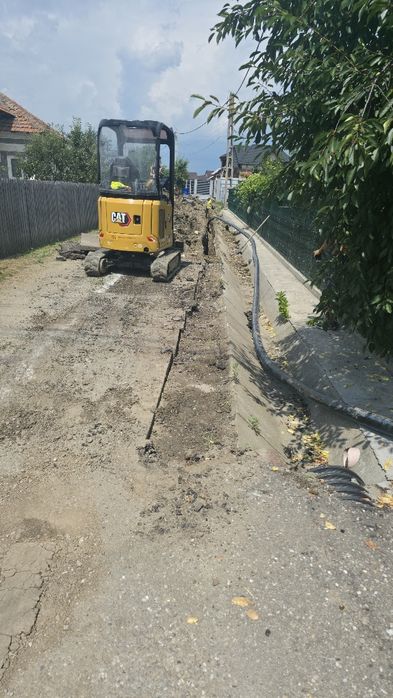 Inchiriez miniexcavator cupe de la 15 cm la 120cm si  cu picon pentru diferite lucrari