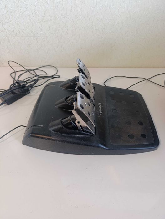 Волан и педали за игри Logitech