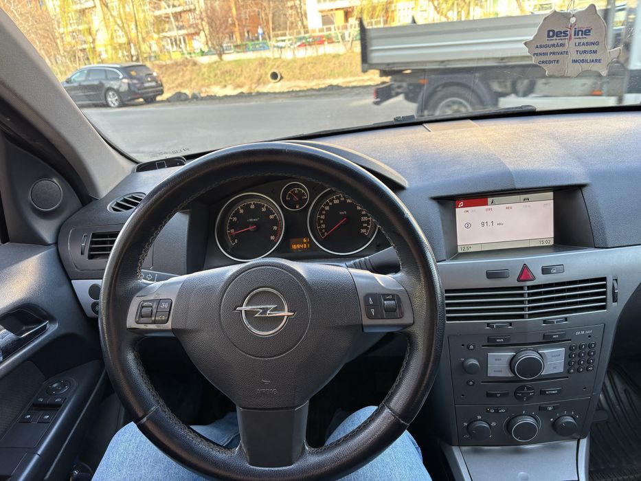 - Opel Astra H -