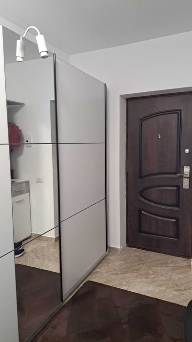 Proprietar . Vand apatament cu 2 camere.