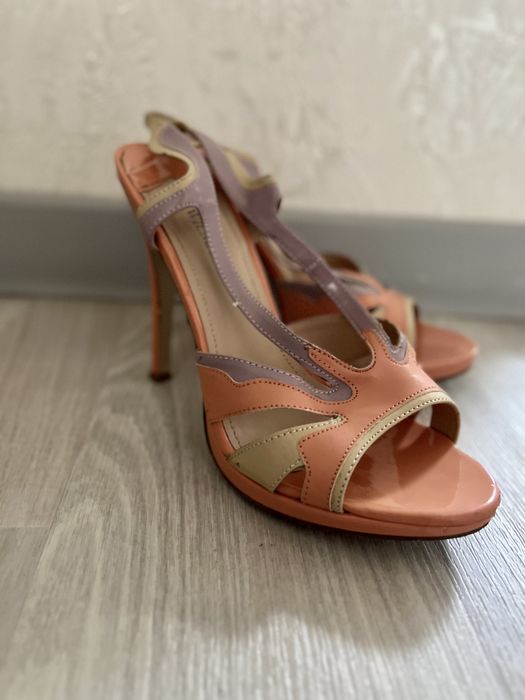 Женские босоножки