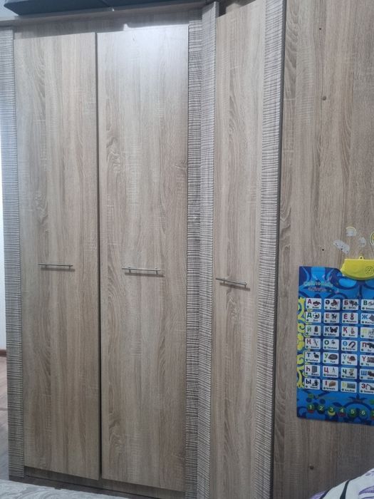 Продам б/у спальный гарнитур