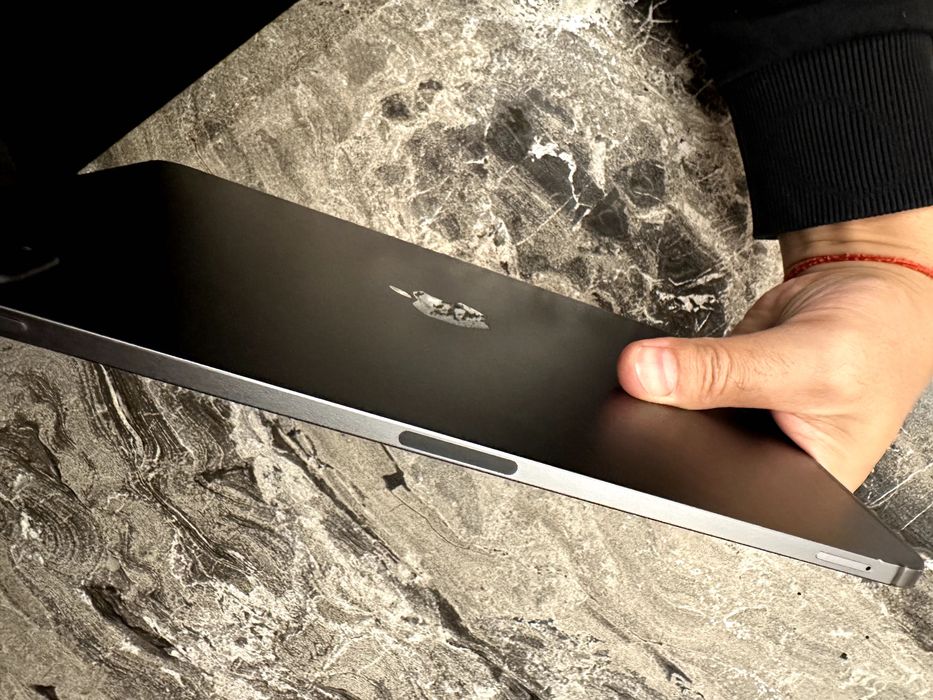 IPad Pro 11 инча 2 gen  Space Black Запазен
