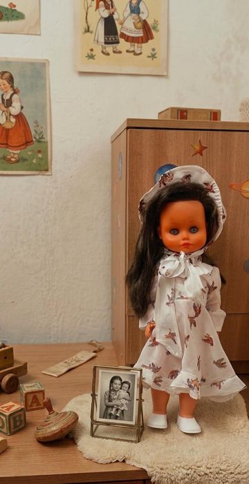 Păpușă românească „Romana”, produsă la fabrica Arădeanca, renumită pentru jucăriile de calitate