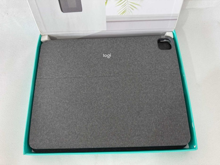 Клавиатура Logitech Combo Touch  iPad Pro 12.9