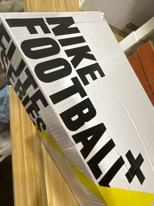 Бутсы (сороконожки) для футбола