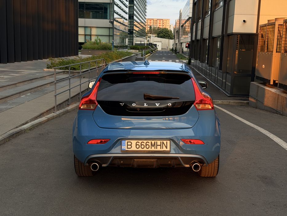 Volvo v40 D4 Rdesign