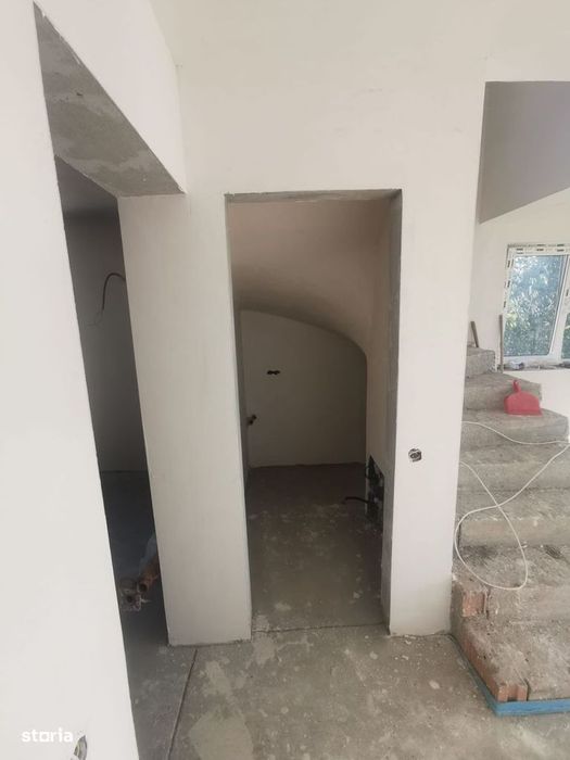 Casa individuala cu terasa,panorama spre lac, garaj, teren 300mp
