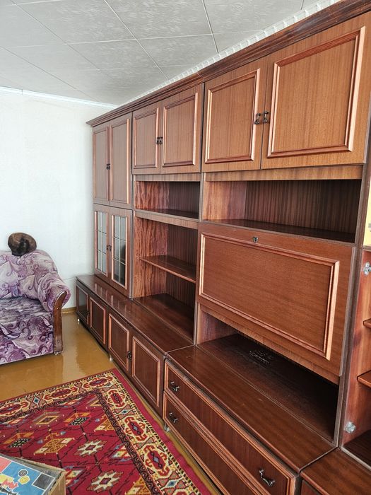 Мебель, стенка четырёх секционная.