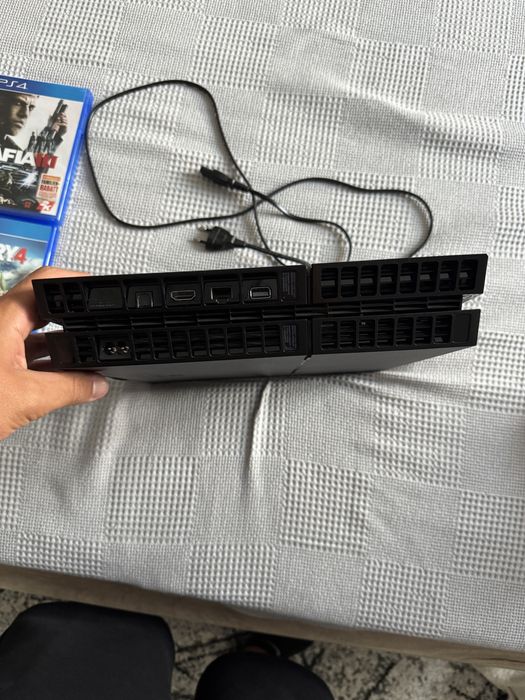 Продавам ps4 pro
