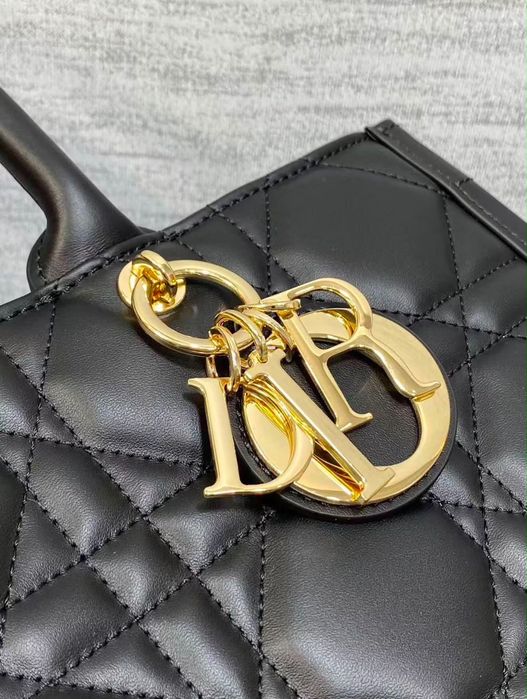 Дамска чанта Medium Dior Book Tote естествена кожа