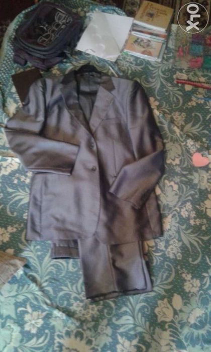 Продам костюм новый