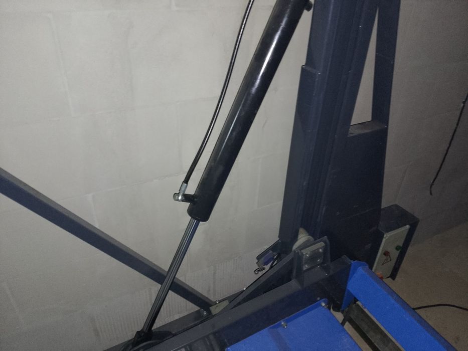 Система за паркиране на два автомобила