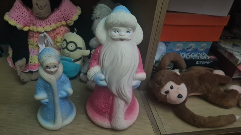 Дед мороз и снегурочка резиновые игрушки