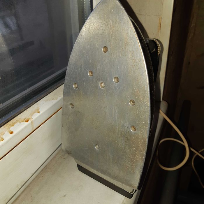 Стара ютия-електрическа