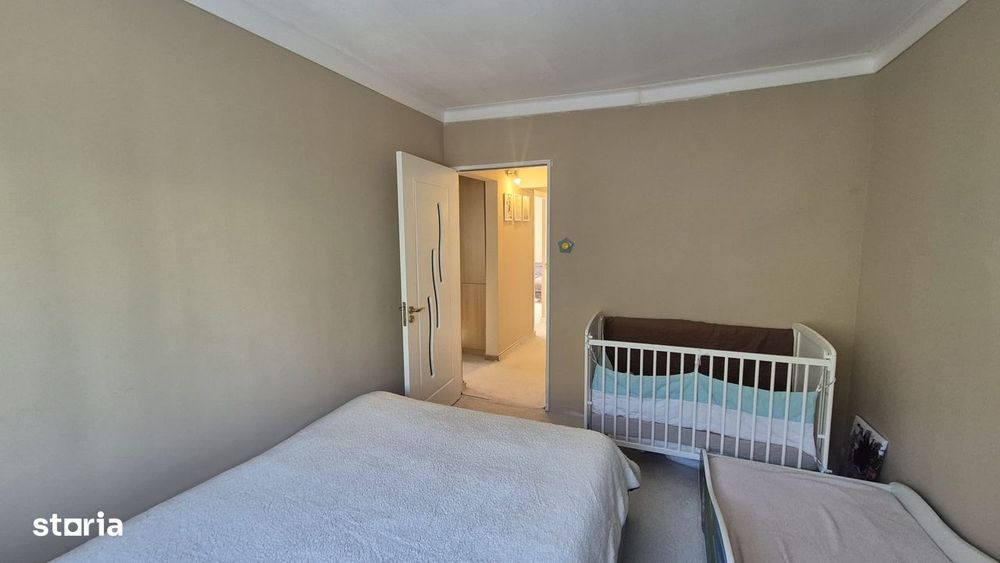 Moldovei 3 camere decomandat etaj 1 cu garaj sub bloc