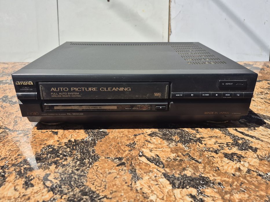 Vand video pleyer marca Aiwa model HV E 1010 DH made in japan