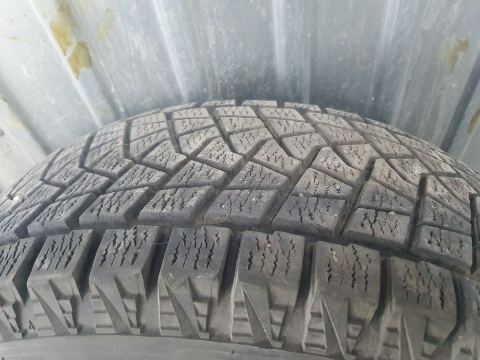 Продам запаску от лексуса .