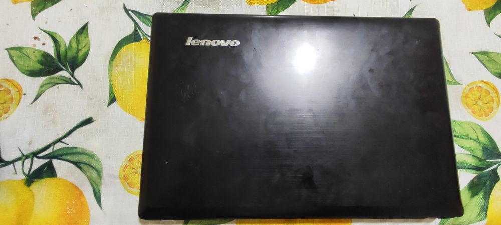 Ноутбок сотилади срочни келишилган нархда