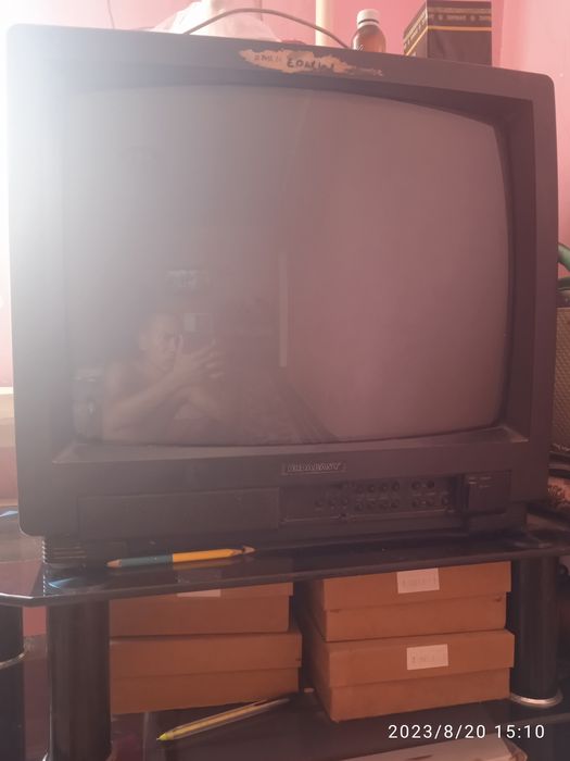 телевизор с подставкой