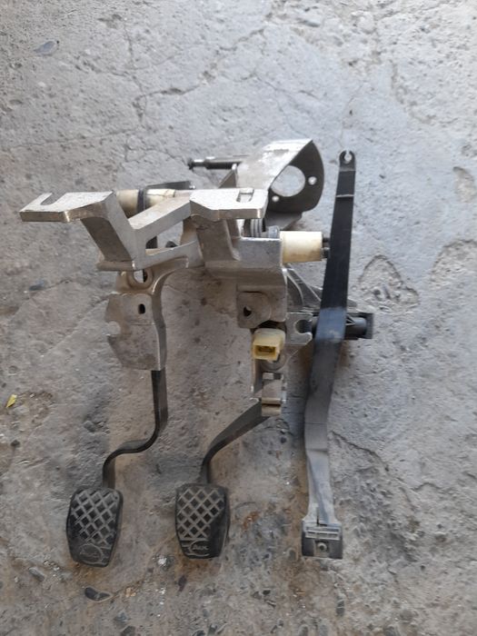 Продам запчасти на ауди80 б4