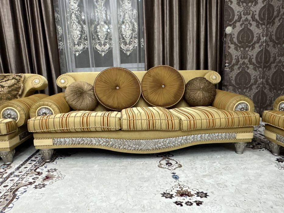 Продам диван два кресла б/у 150000  Алматы