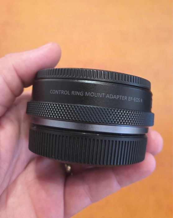 Adaptor obiectiv Canon RF la EF cu inel de control