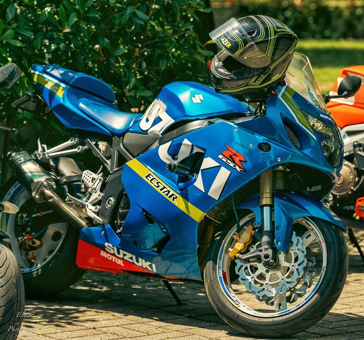 Vând Suzuki GSX-R 600 K5 ( model aniversare)
