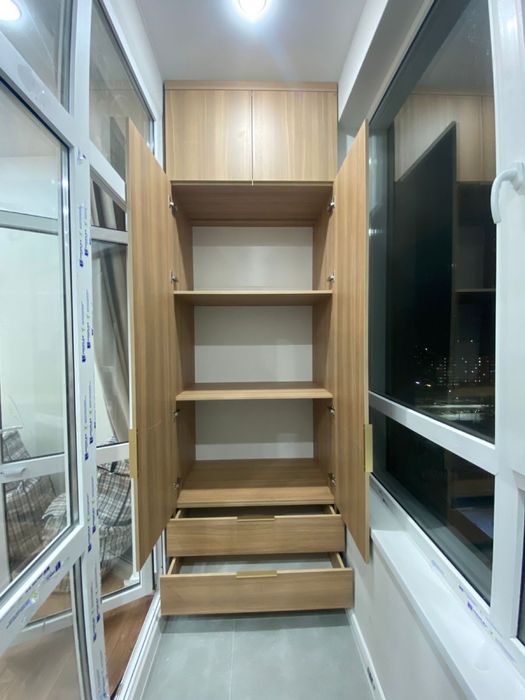 Шкаф на балкон до потолка