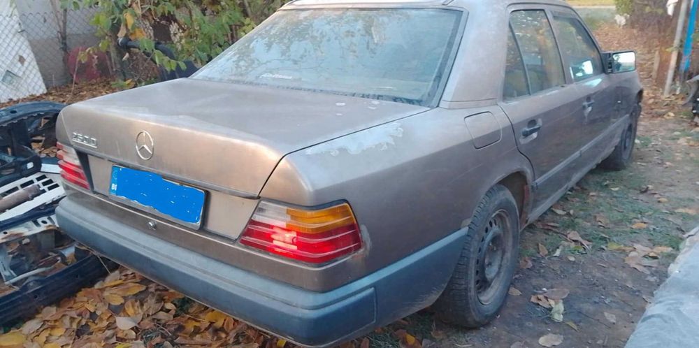 На части Мерцедес 124 250Д