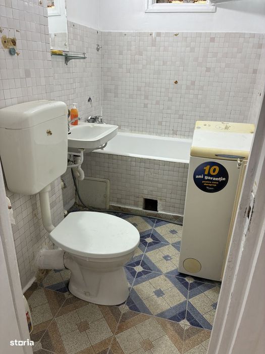 Garsonieră la metrou C georgian stradal