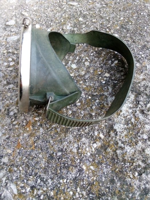 Качествени ретро плажни пособия - жилетка, очила, помпи и плавници!