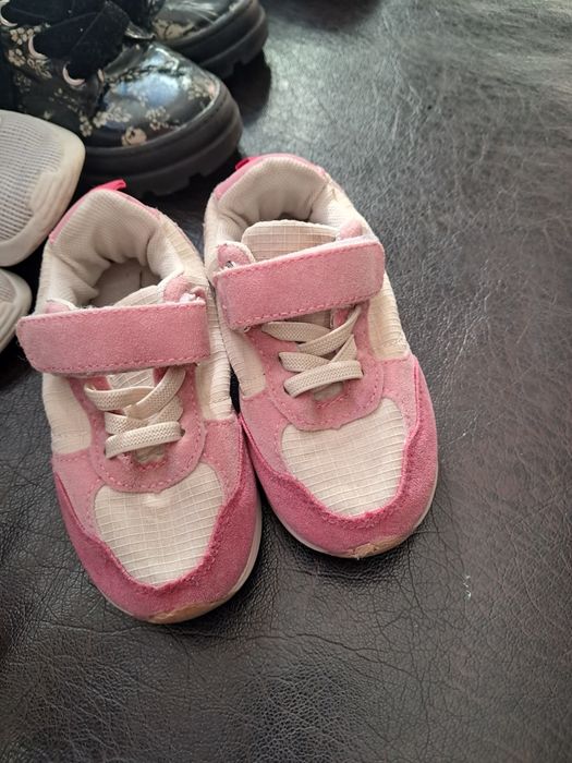 Детски обувки за момиче.