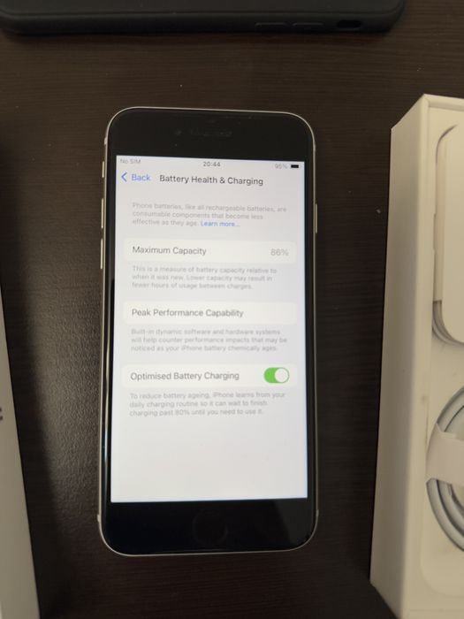 iPhone SE 3 2022 64GB Starlight пълен комплект