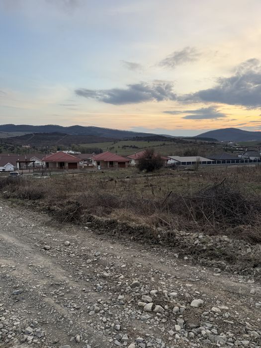 Teren intravilan drumul Sigmirului langa casele construite de Jon