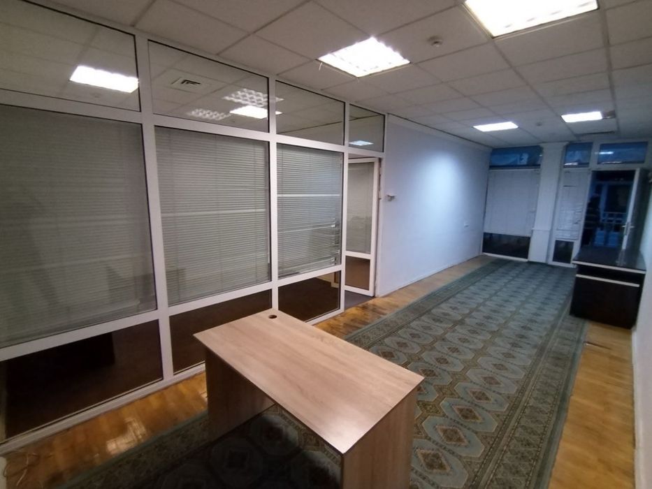 Аренда под офис 45кв.м 2 комната метро Айбек 810у.е