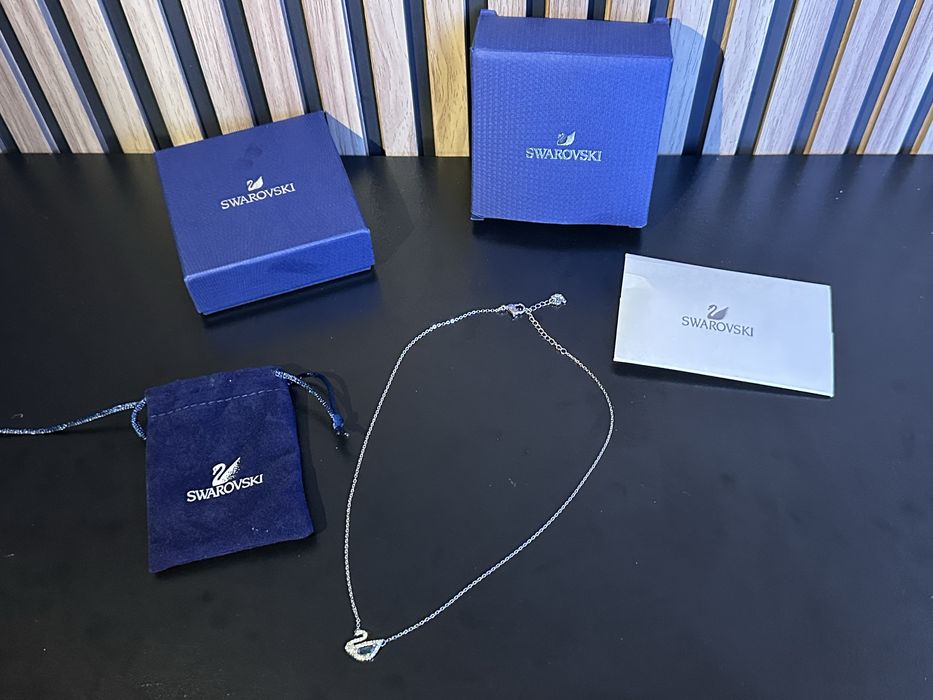 Ново дамско колие Swarovski Swan Necklace Silver с пълен комплект опаковка