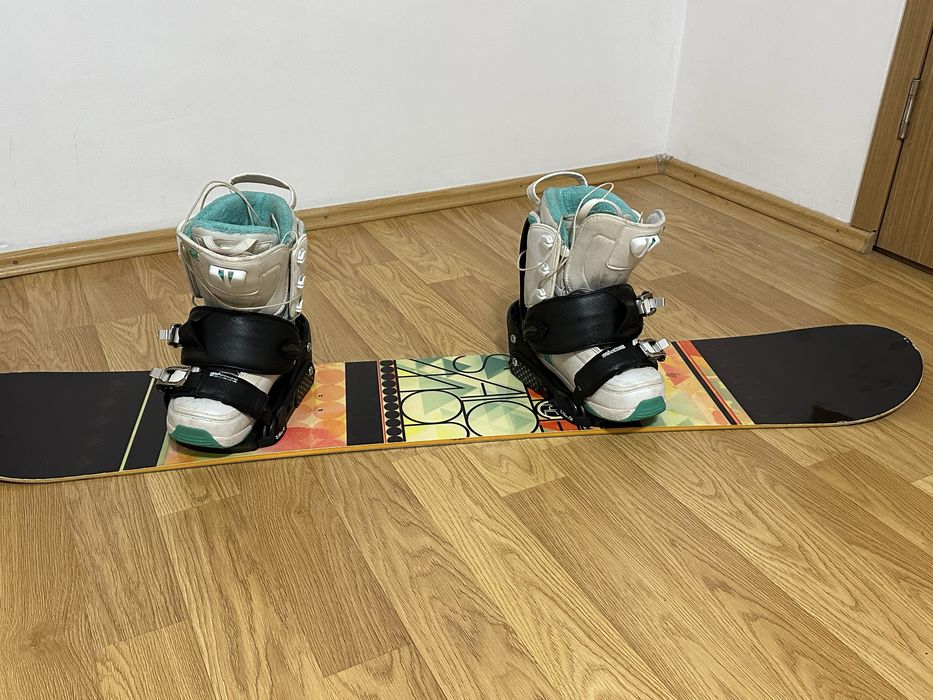 Snowboard Salomon 142 cm + Legaturi snowboard Salomon + Boots