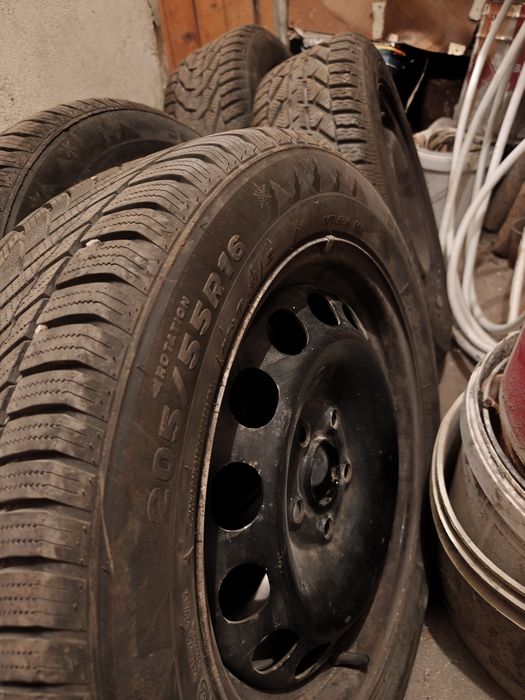 4бр. Железни джанти 16 5х112 със зимни гуми 205/55 R16 и 235/65 R16C firestone