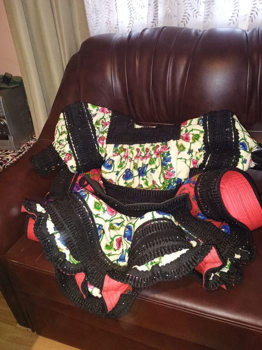 Vând costum oșenesc vârsta 4-5 ani