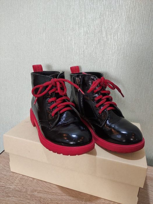 Продам ботинки на девочку